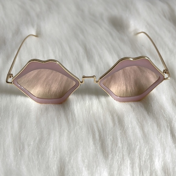 Rose Gold Mirror Sunglasses - Picture 3 of 6